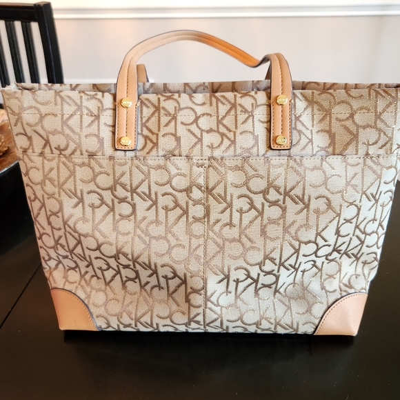 Calvin Klein purse 🤎 - Picture 3 of 7